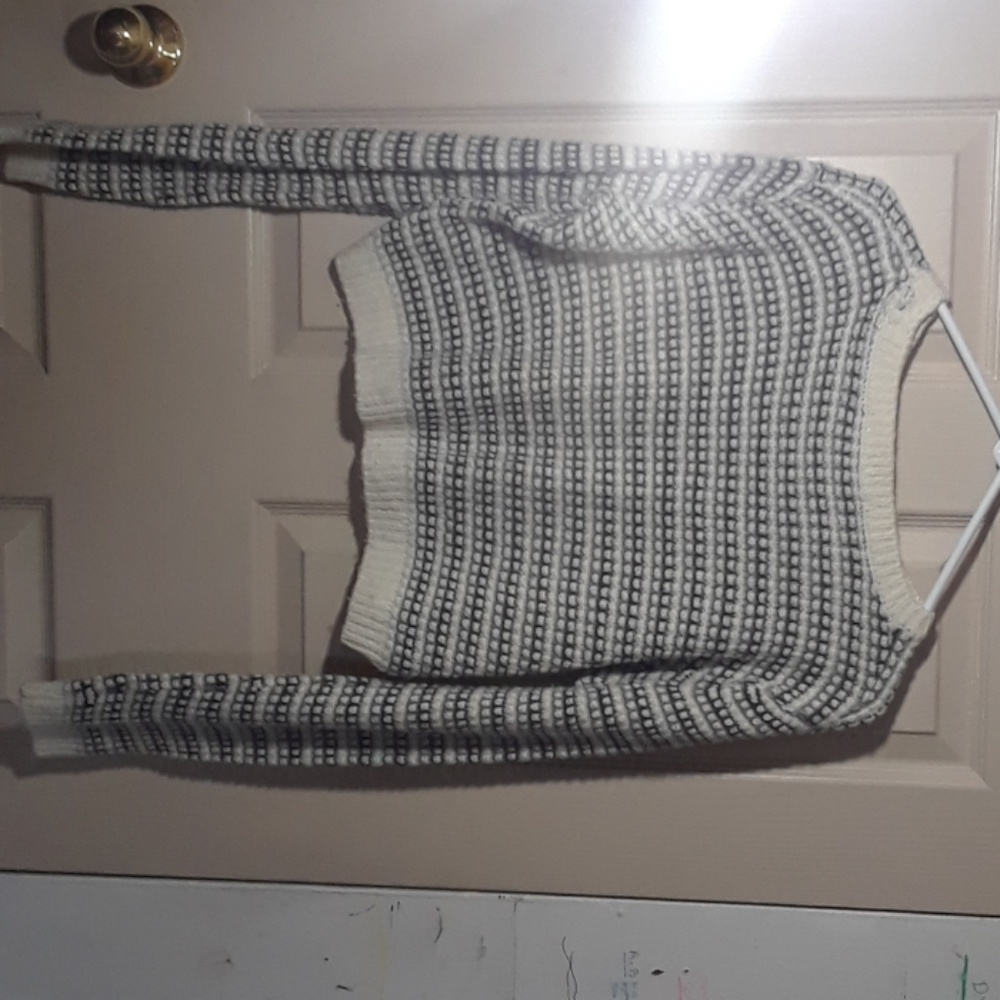 A CUTE COMFY FOREVER 21 CROP TOP